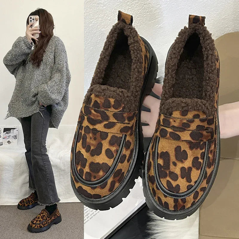 Gefütterte Loafer im Leoparden-Print Britischer Stil für Damen