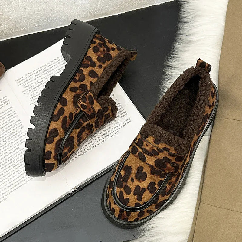 Gefütterte Loafer im Leoparden-Print Britischer Stil für Damen