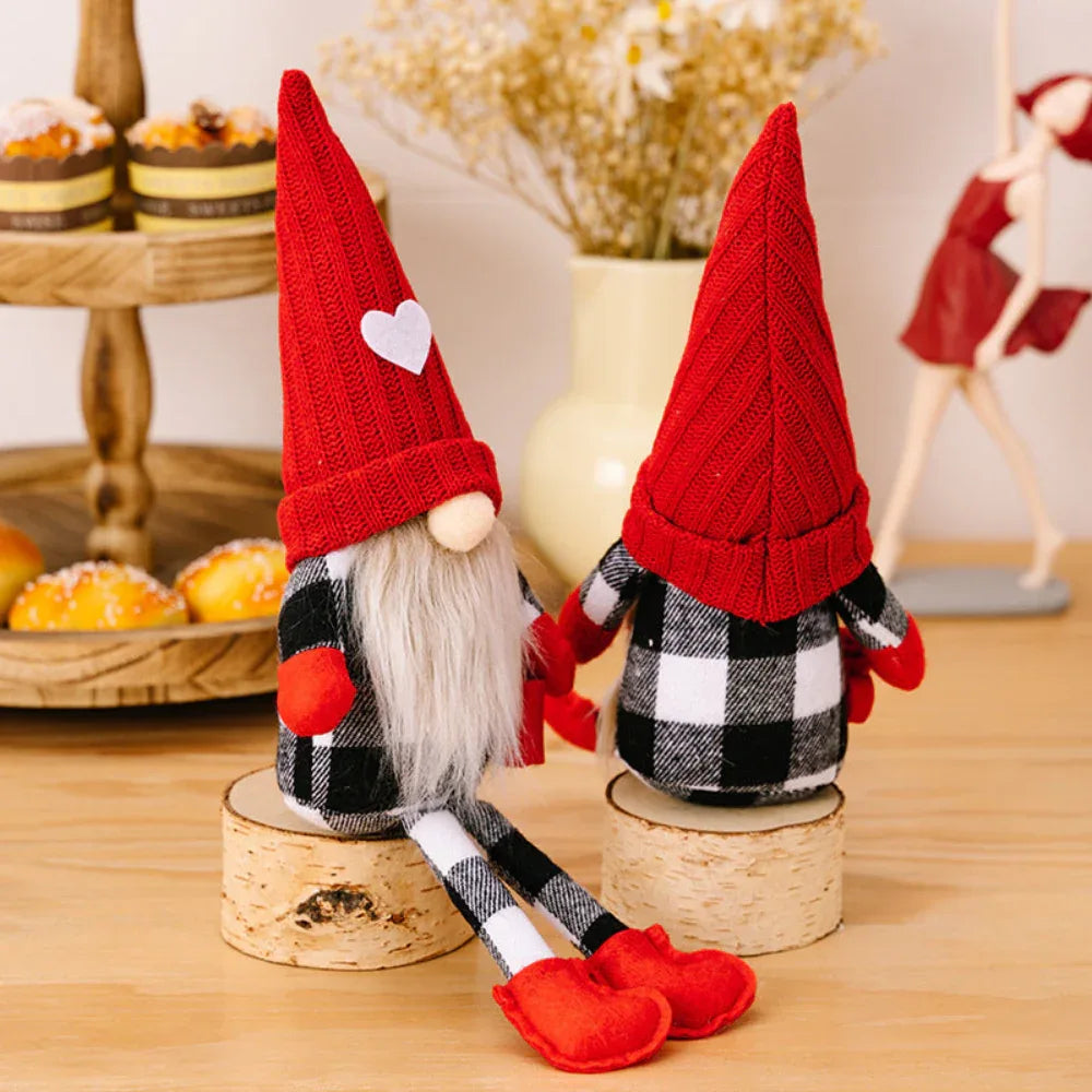 Sitzende rote Strickmütze gesichtslose Weihnachtspuppe Spielzeug Dekoration