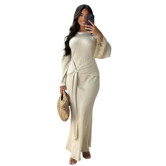 Elegantes, einfarbiges Kleid mit Rundhalsausschnitt und langen Ärmeln