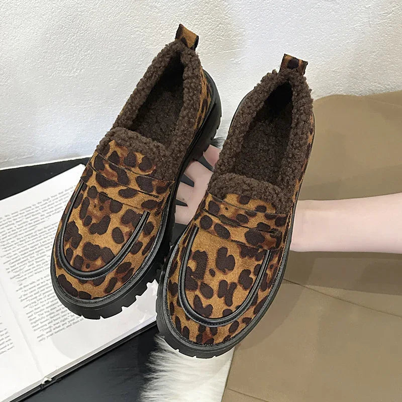 Gefütterte Loafer im Leoparden-Print Britischer Stil für Damen